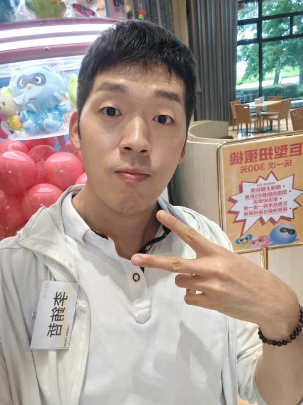銪哲的第一张照片--新北上门女婿服务网